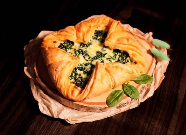 Hachapuri cu spanac - Patiseria | Cafenea | Brutarie Con Gusto Bakery in Chișinău