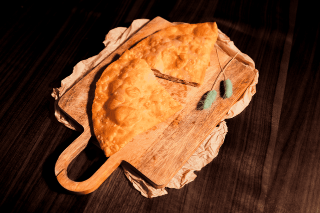 Cheburek cu tocatura de porc și vita - Patiseria | Cafenea | Brutarie Con Gusto Bakery in Chișinău