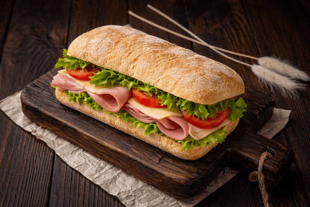 Ciabatta Sandwich cu file de pui - Patiseria | Cafenea | Brutarie Con Gusto Bakery in Chișinău
