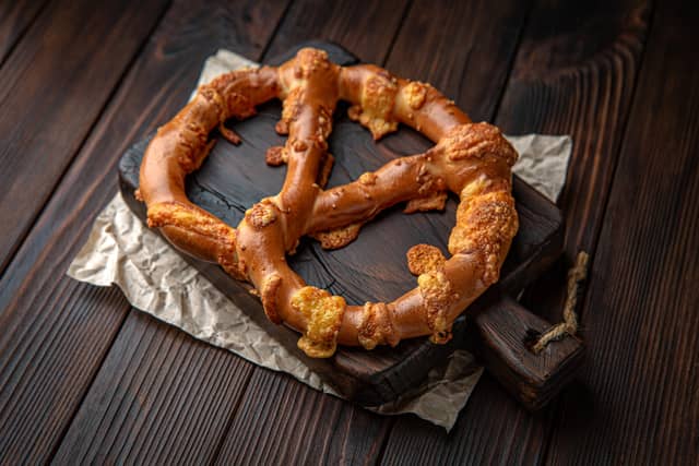 Covrig cu cașcaval - Patiseria | Cafenea | Brutarie Con Gusto Bakery in Chișinău