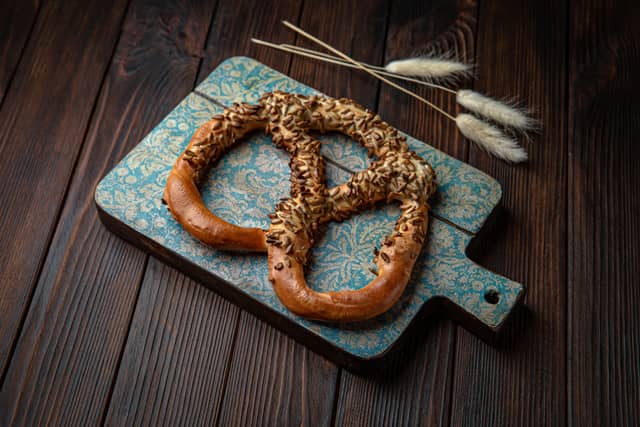 Covrig cu semințe de floarea soarelui - Patiseria | Cafenea | Brutarie Con Gusto Bakery in Chișinău