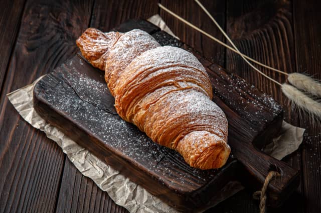 Croissant cu caramelă sărată - Patiseria | Cafenea | Brutarie Con Gusto Bakery in Chișinău