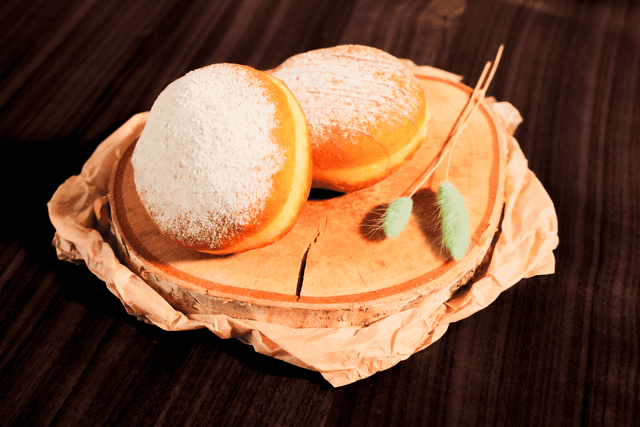 Gogoașă cu cremă de vișine - Patiseria | Cafenea | Brutarie Con Gusto Bakery in Chișinău