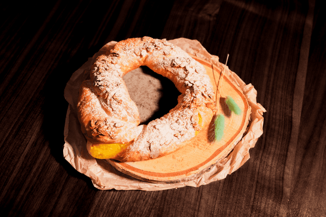 Ineluș cu crema fiartă - Patiseria | Cafenea | Brutarie Con Gusto Bakery in Chișinău