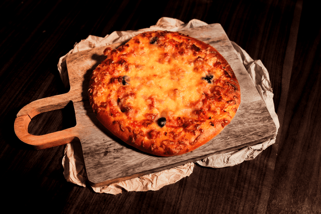 Pizza cu salam asortiment - Patiseria | Cafenea | Brutarie Con Gusto Bakery in Chișinău